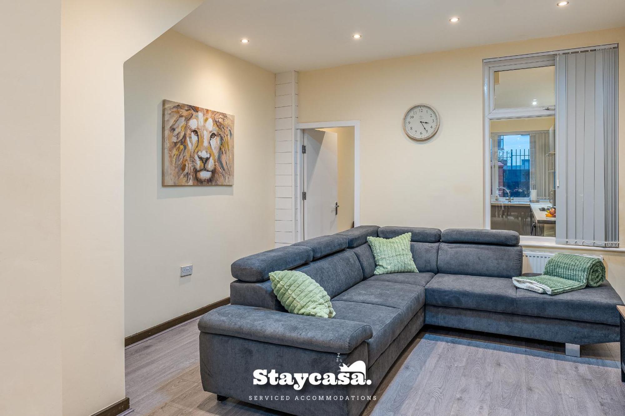 Holiday home Urban Comfort 4-bed House - Free Wi-fi & Parking