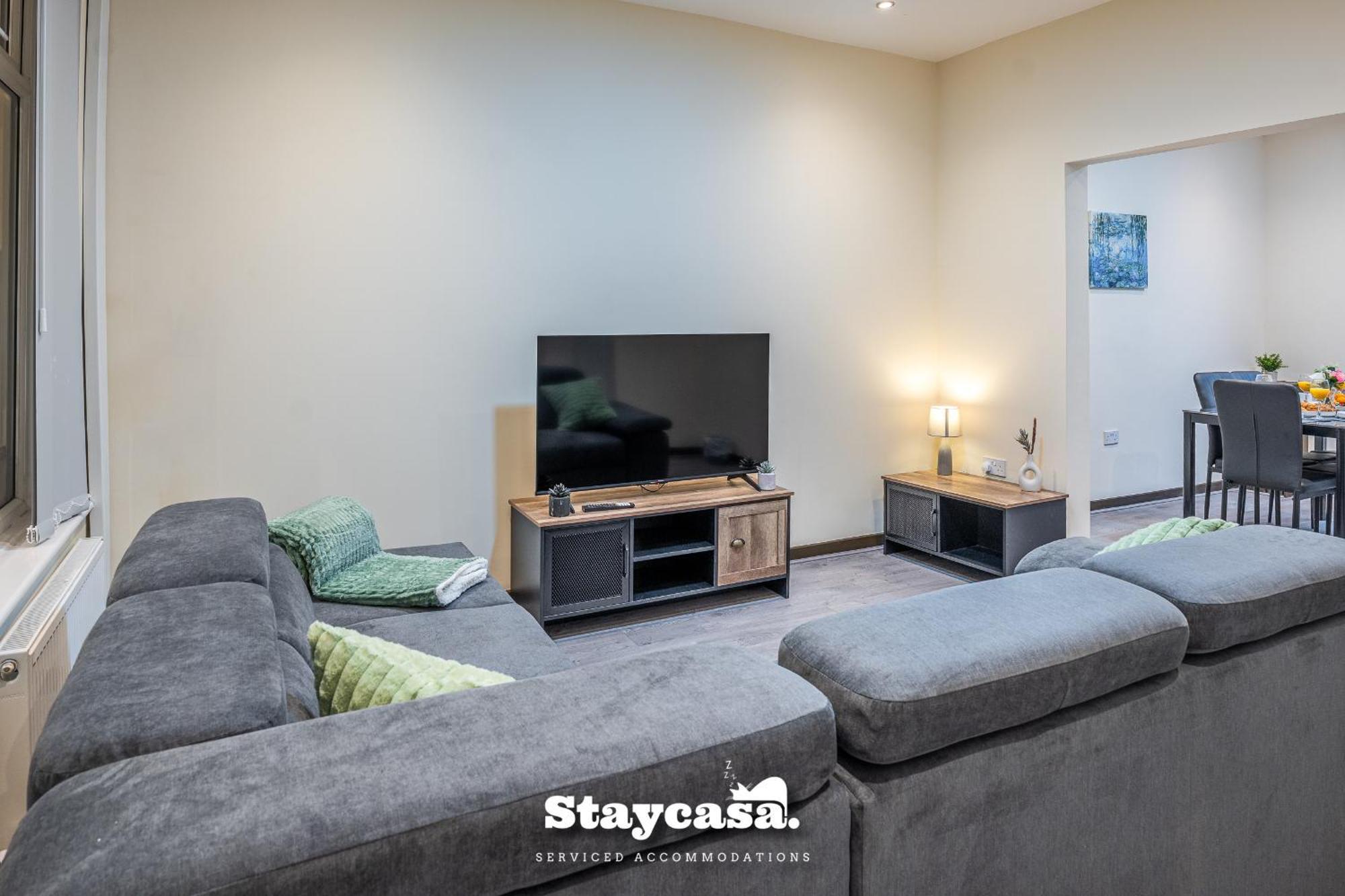 Urban Comfort 4-bed House - Free Wi-fi & Parking *