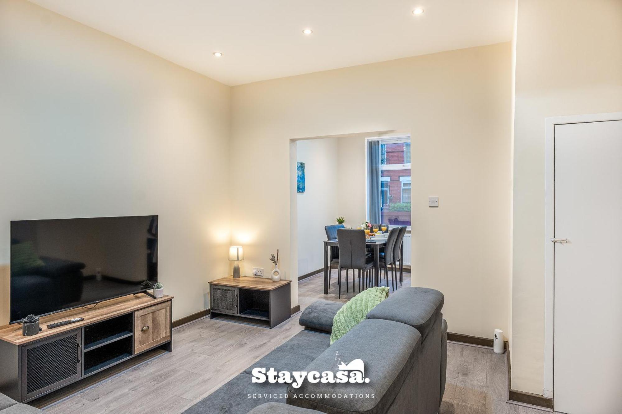 Urban Comfort 4-bed House - Free Wi-fi & Parking *