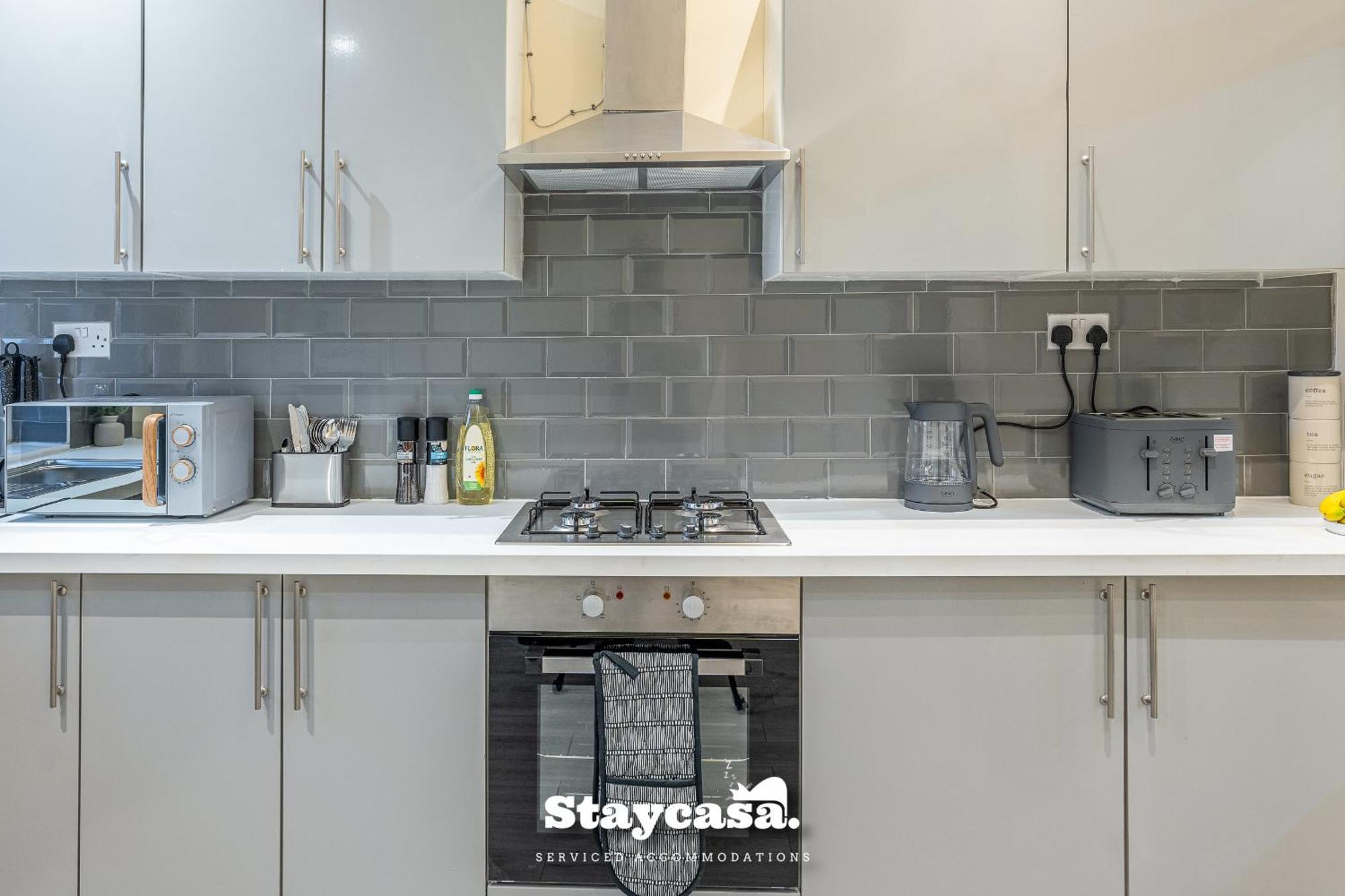Holiday home Urban Comfort 4-bed House - Free Wi-fi & Parking