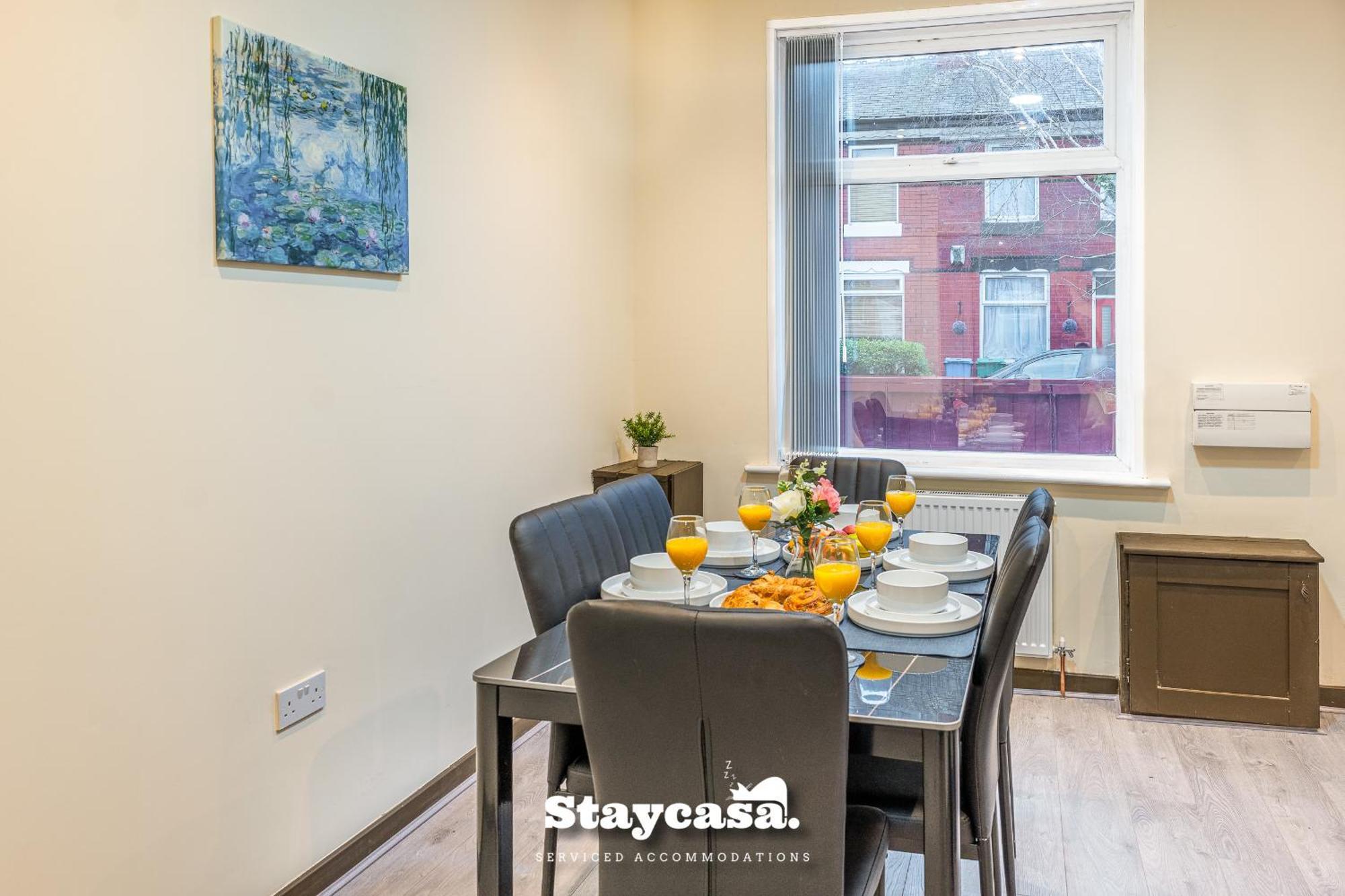 Urban Comfort 4-bed House - Free Wi-fi & Parking Holiday home *