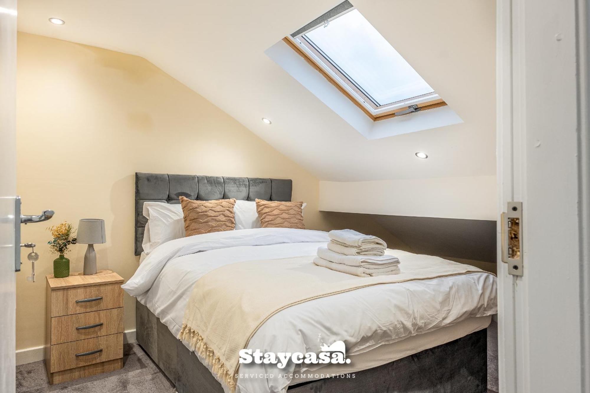 Urban Comfort 4-bed House - Free Wi-fi & Parking Holiday home